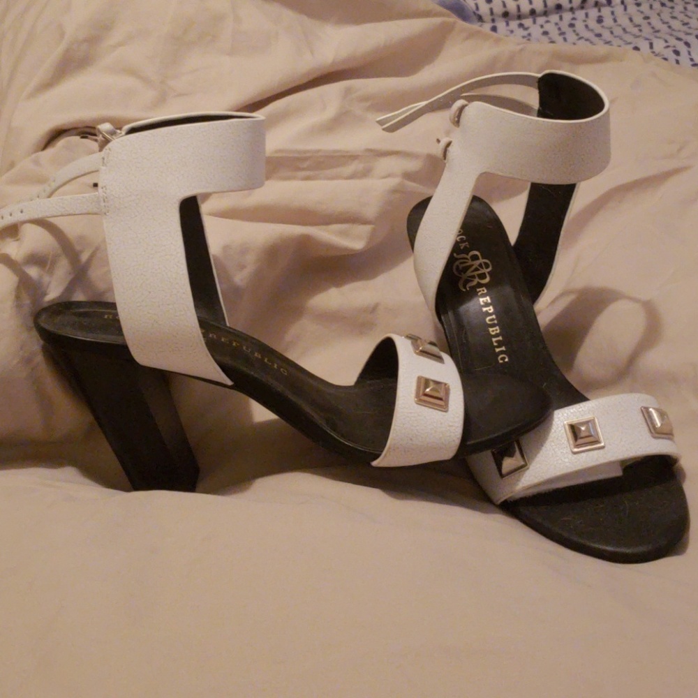 Rock & Republic high heel sandels